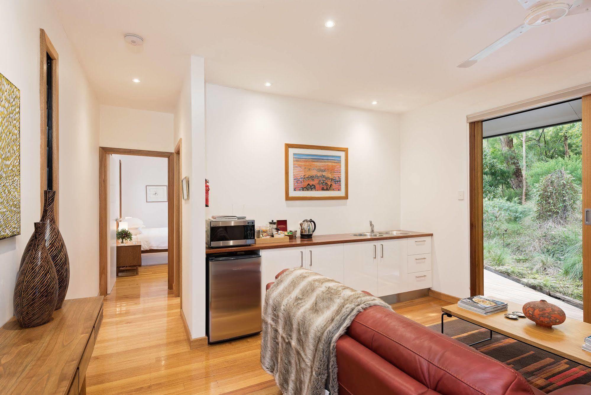 Cladich Pavilions Bed And Breakfast Aldgate Exterior photo