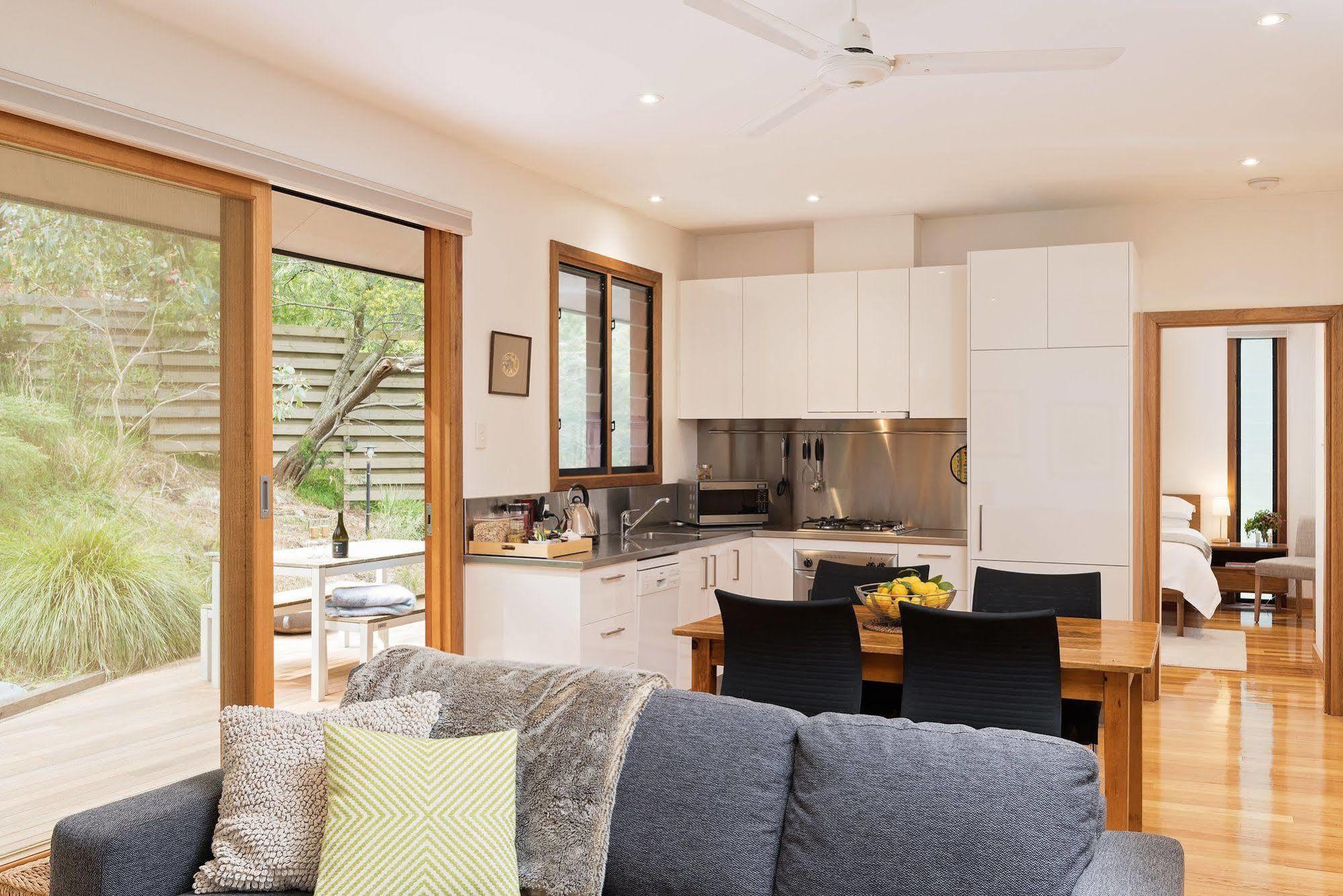 Cladich Pavilions Bed And Breakfast Aldgate Exterior photo